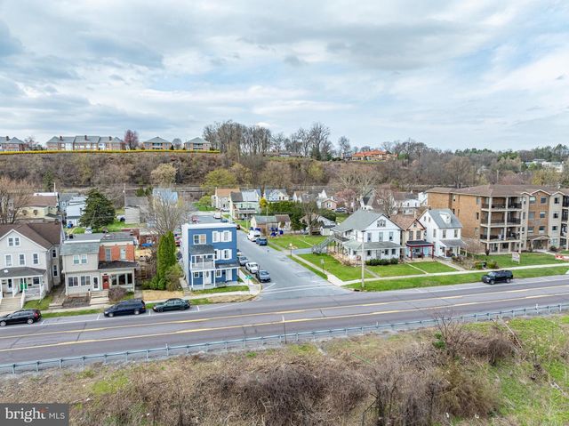 2-4 S FRONT STREET, Wormleysburg, PA 17043