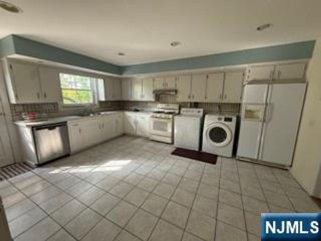 95 Westview Avenue, Paramus, NJ 07652