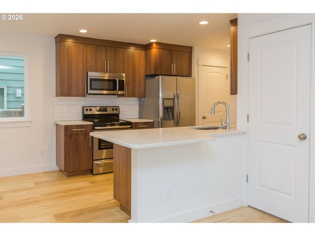 517 CAMEO Dr, Hood River, OR 97031