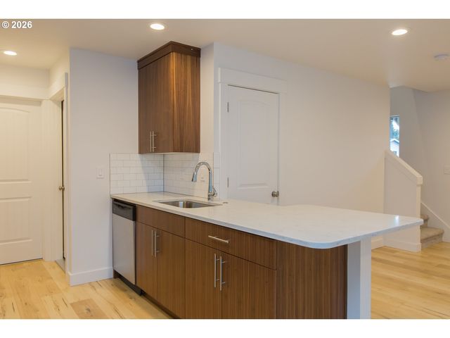 517 CAMEO Dr, Hood River, OR 97031