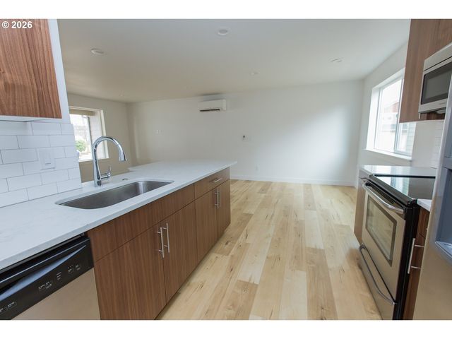 517 CAMEO Dr, Hood River, OR 97031