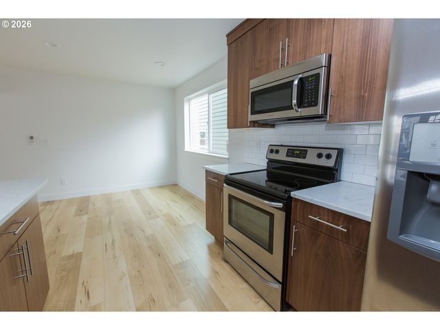 517 CAMEO Dr, Hood River, OR 97031