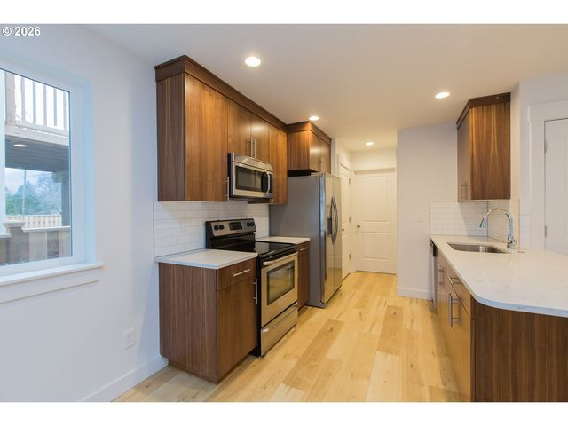 517 CAMEO Dr, Hood River, OR 97031