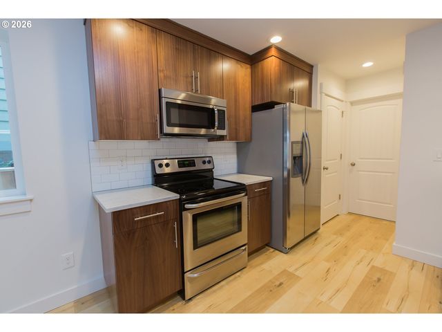 517 CAMEO Dr, Hood River, OR 97031