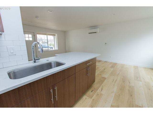 517 CAMEO Dr, Hood River, OR 97031