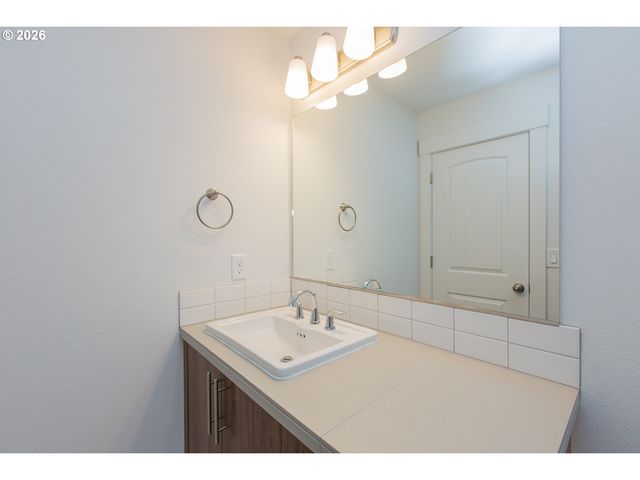 517 CAMEO Dr, Hood River, OR 97031