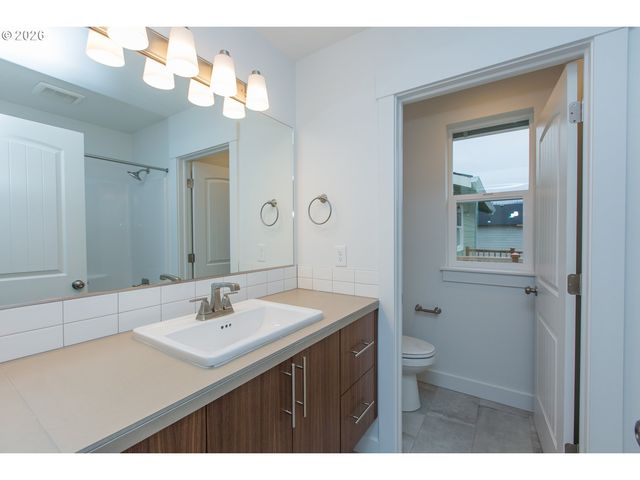 517 CAMEO Dr, Hood River, OR 97031