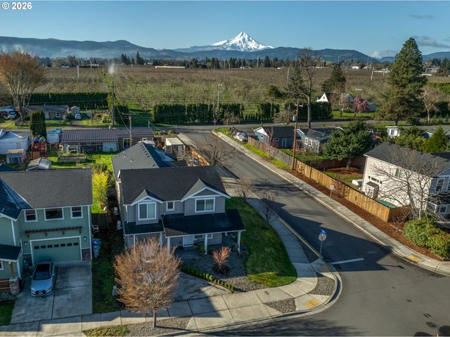 517 CAMEO Dr, Hood River, OR 97031