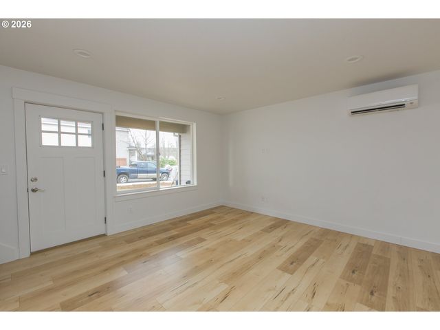 517 CAMEO Dr, Hood River, OR 97031