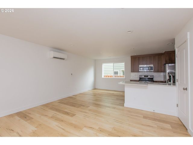 517 CAMEO Dr, Hood River, OR 97031