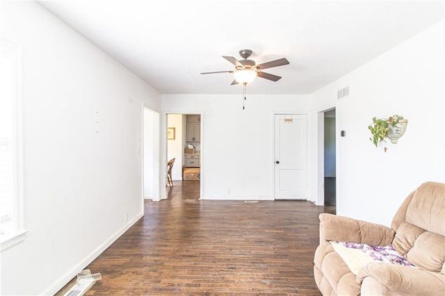 122 S Campbell Street, Pleasant Hill, MO 64080