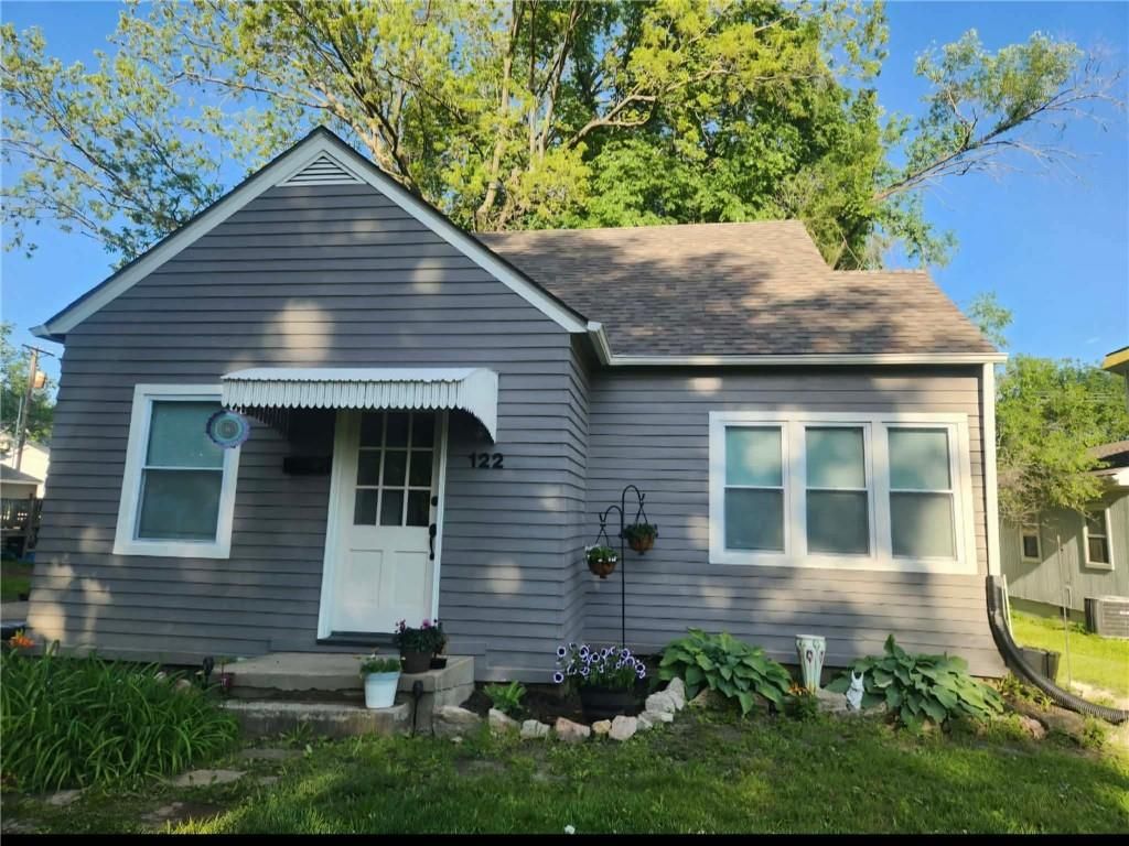 122 S Campbell Street, Pleasant Hill, MO 64080
