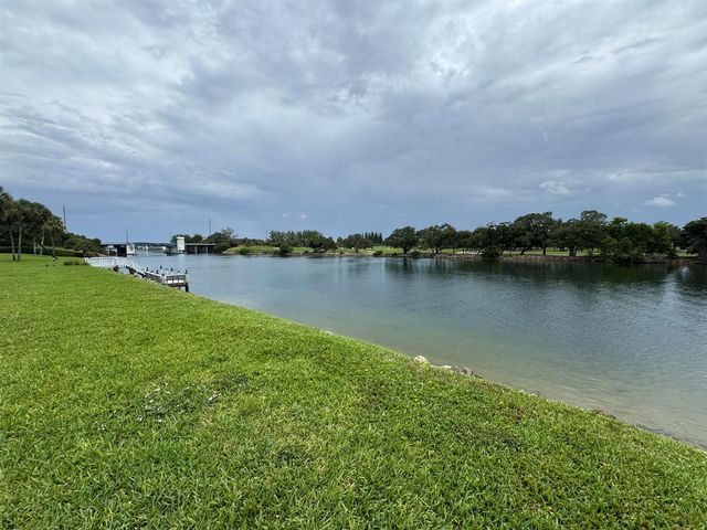 336 Golfview Road 706, North Palm Beach, FL 33408