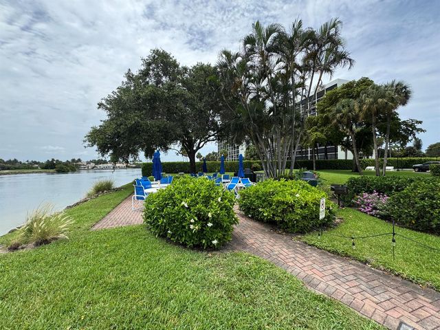 336 Golfview Road 706, North Palm Beach, FL 33408