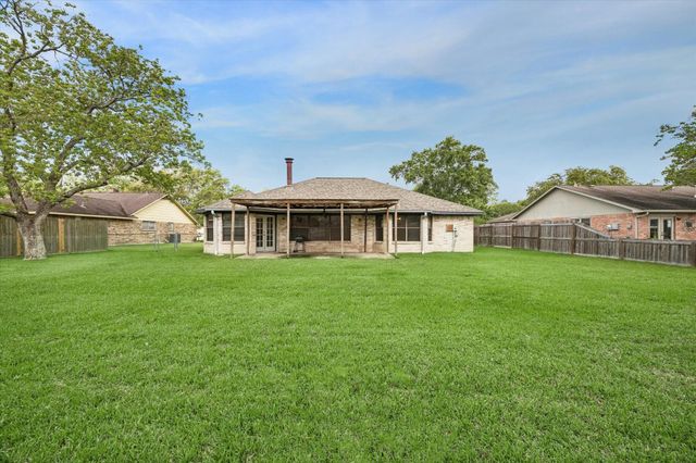 1104 Tipperary Avenue, Friendswood, TX 77546