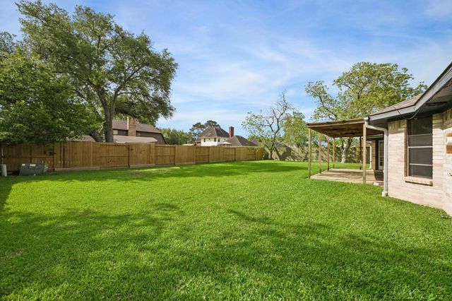 1104 Tipperary Avenue, Friendswood, TX 77546