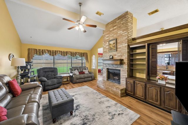 1104 Tipperary Avenue, Friendswood, TX 77546