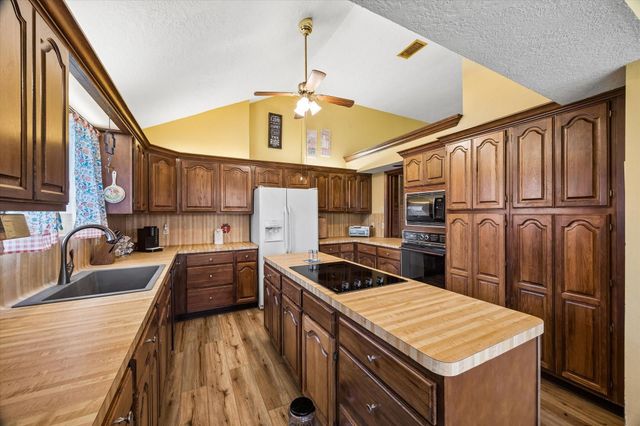 1104 Tipperary Avenue, Friendswood, TX 77546