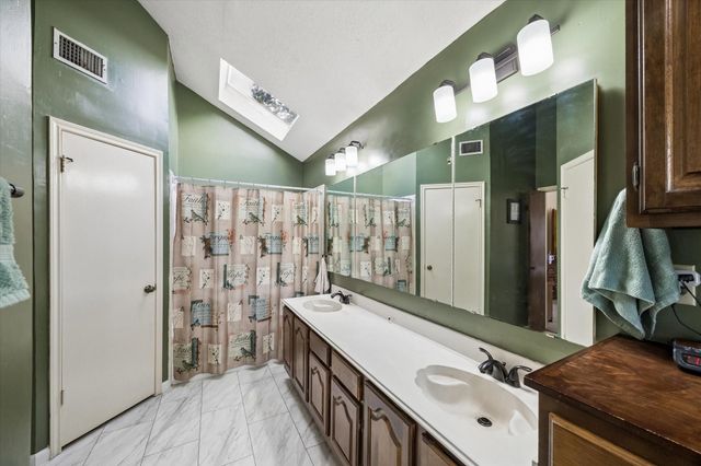 1104 Tipperary Avenue, Friendswood, TX 77546