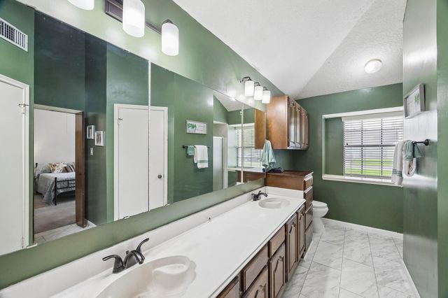 1104 Tipperary Avenue, Friendswood, TX 77546