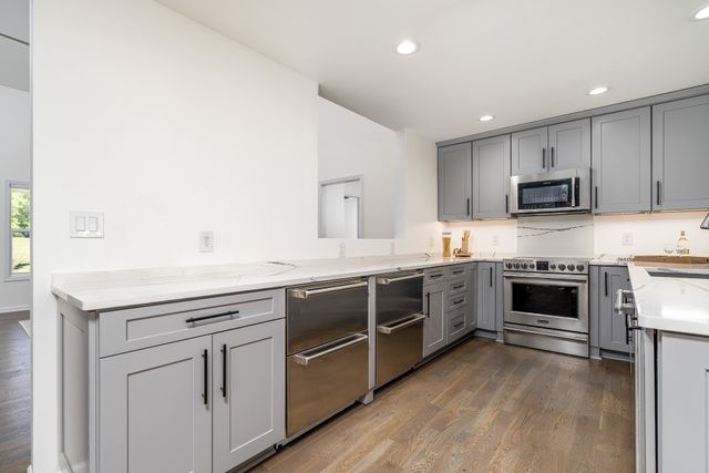1412 Iron Bridge Rd, Columbia, TN 38401