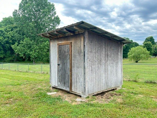 1412 Iron Bridge Rd, Columbia, TN 38401