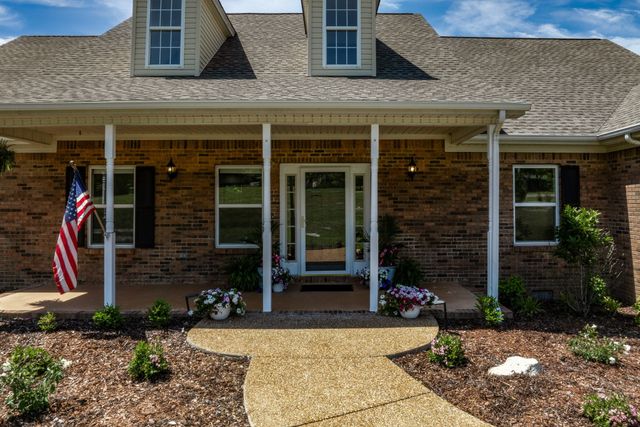 1412 Iron Bridge Rd, Columbia, TN 38401