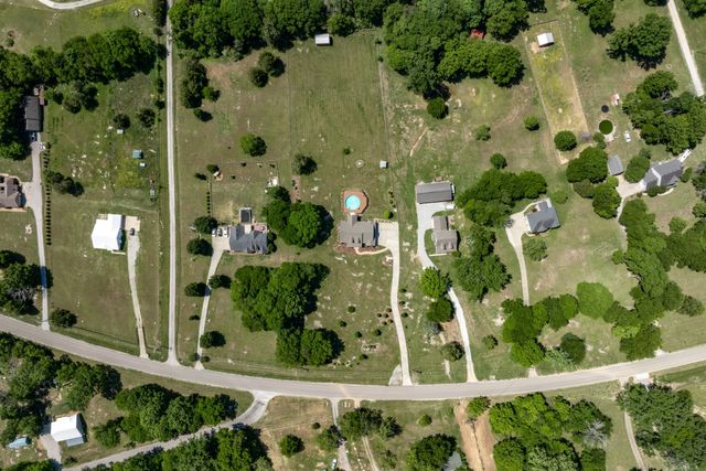 1412 Iron Bridge Rd, Columbia, TN 38401