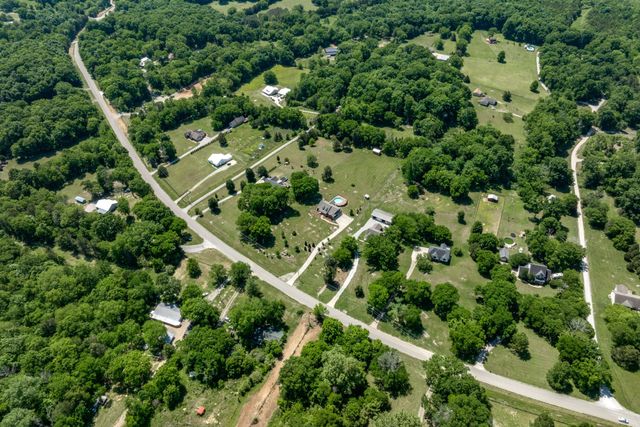 1412 Iron Bridge Rd, Columbia, TN 38401