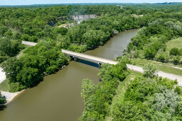 1412 Iron Bridge Rd, Columbia, TN 38401