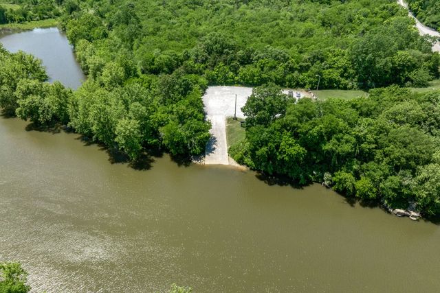 1412 Iron Bridge Rd, Columbia, TN 38401