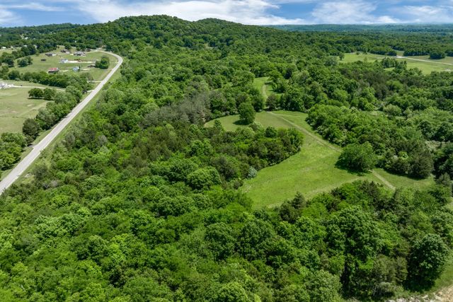 1412 Iron Bridge Rd, Columbia, TN 38401