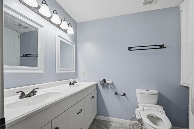 1006 N Park Road, Rose Hill, KS 67133