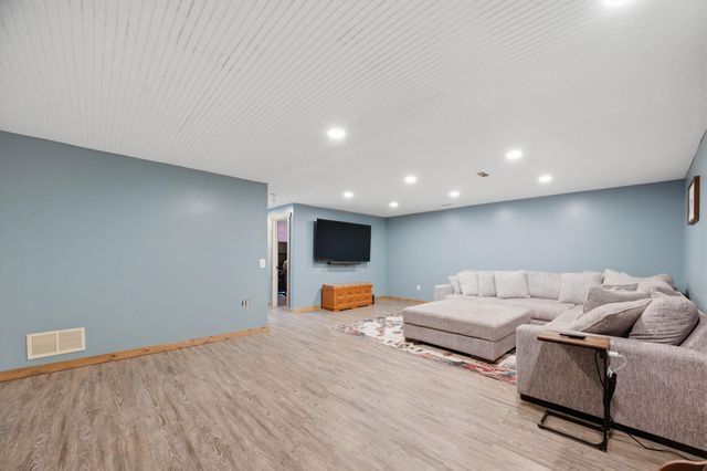 1006 N Park Road, Rose Hill, KS 67133