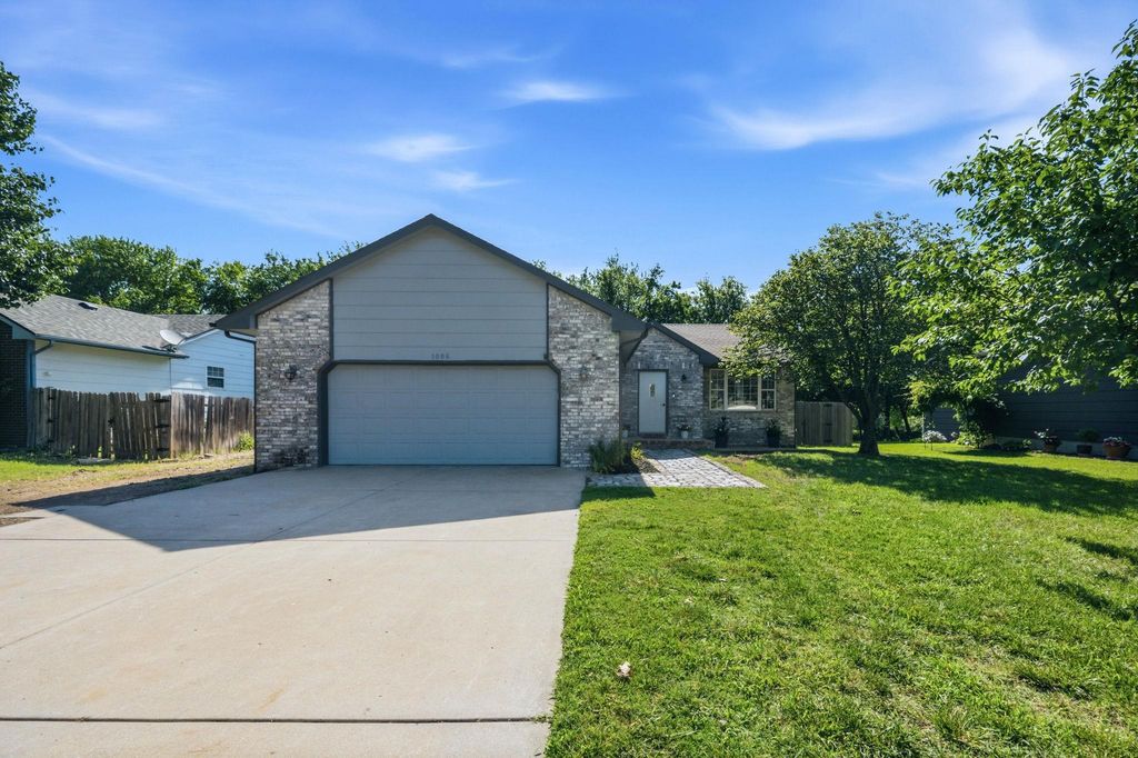 1006 N Park Road, Rose Hill, KS 67133