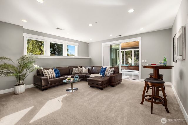 6518 SE 28th Street, Mercer Island, WA 98040