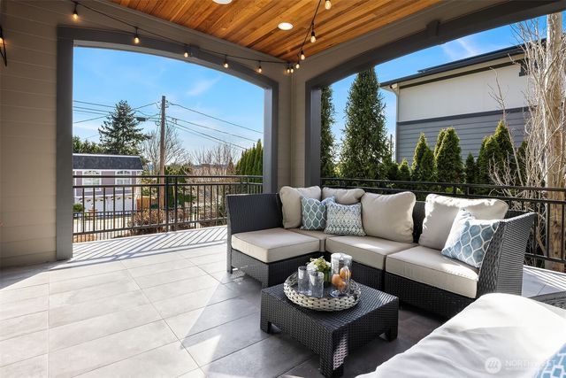 6518 SE 28th Street, Mercer Island, WA 98040