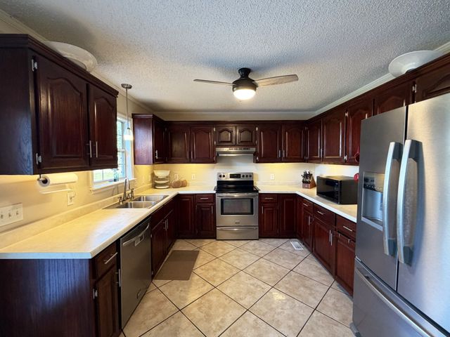 1325 Horseshoe Dr, Lewisburg, TN 37091
