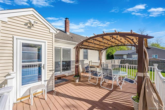 66 Hedges Road, East Patchogue, NY 11772