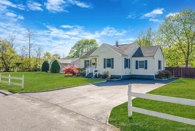 66 Hedges Road, East Patchogue, NY 11772