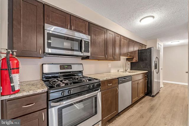 151 KENWOOD DR, Sicklerville, NJ 08081