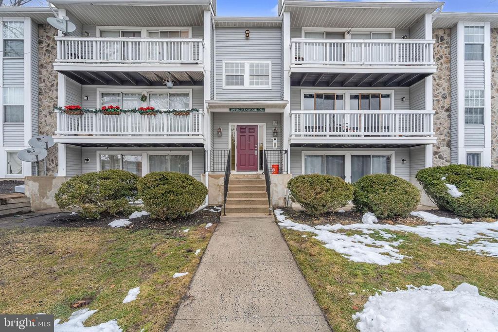 151 KENWOOD DR, Sicklerville, NJ 08081