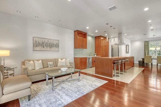 72 SE 6th Avenue C, Delray Beach, FL 33483