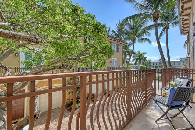 72 SE 6th Avenue C, Delray Beach, FL 33483