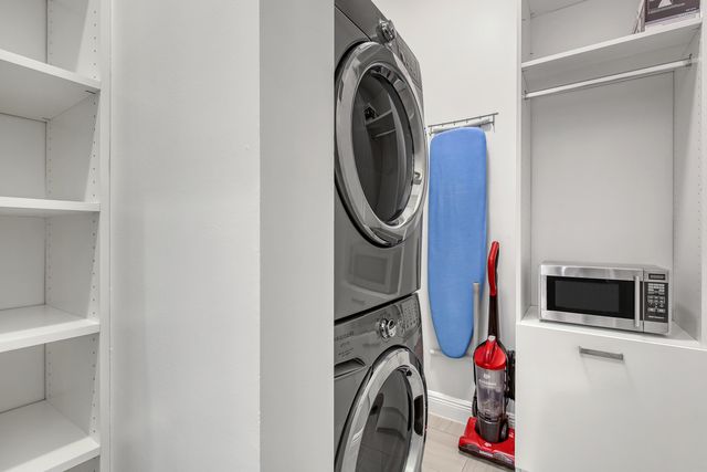 72 SE 6th Avenue C, Delray Beach, FL 33483