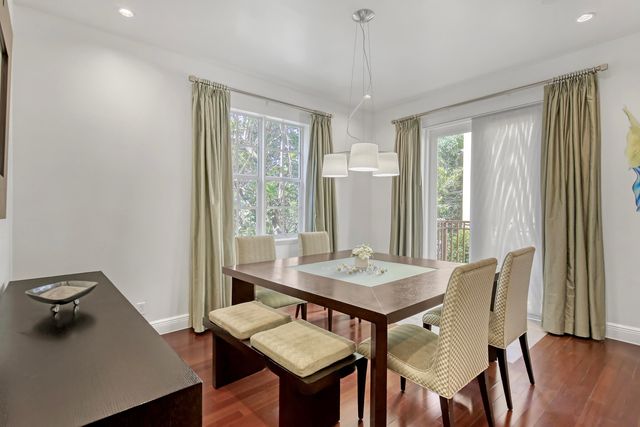 72 SE 6th Avenue C, Delray Beach, FL 33483