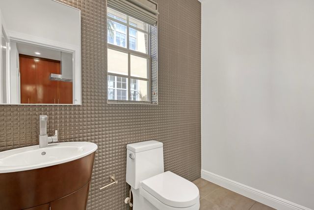 72 SE 6th Avenue C, Delray Beach, FL 33483