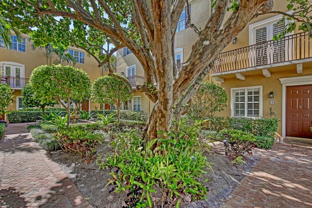 72 SE 6th Avenue C, Delray Beach, FL 33483