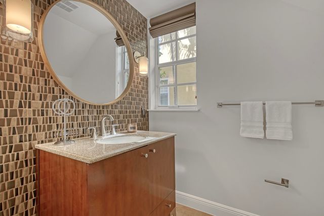 72 SE 6th Avenue C, Delray Beach, FL 33483