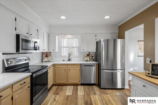 9947 Orchard Circle, Omaha, NE 68127